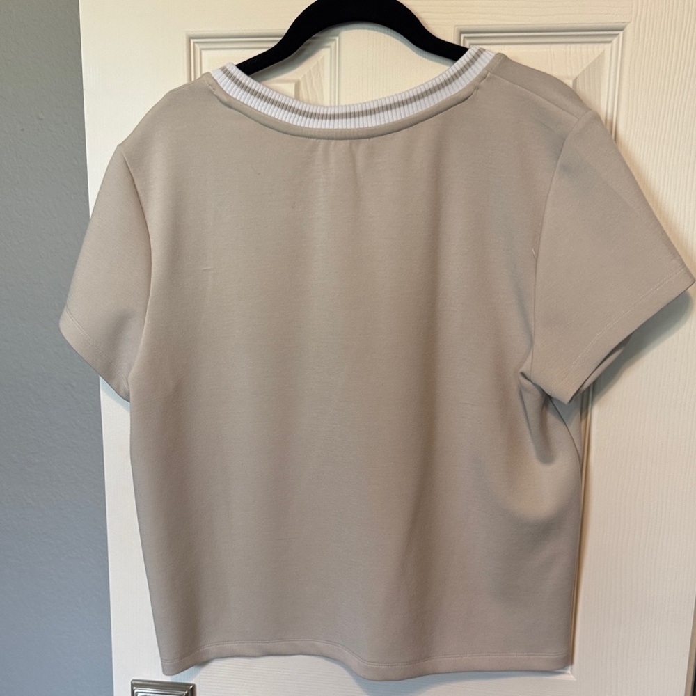 Cable & Gauge Taupe V-Neck Short Sleeve Top - Picture 3 of 3
